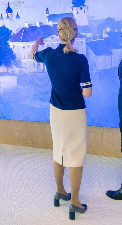 爱沙尼亚美女总理Kaja Kallas出国访问时的丝袜高跟(9/9)