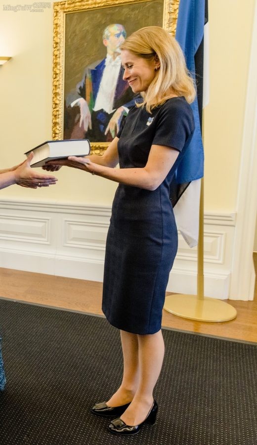 Estonian Prime Minister Kaja Kallas wore nude pantyhose to attend cultural competitions(10/11)