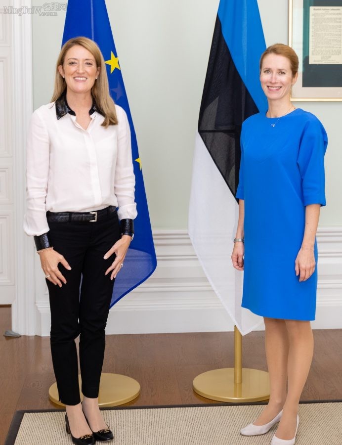 欧洲议会主席Roberta Metsola穿裤里丝和爱沙尼亚总理Kaja Kallas会面（第1张/共7张）