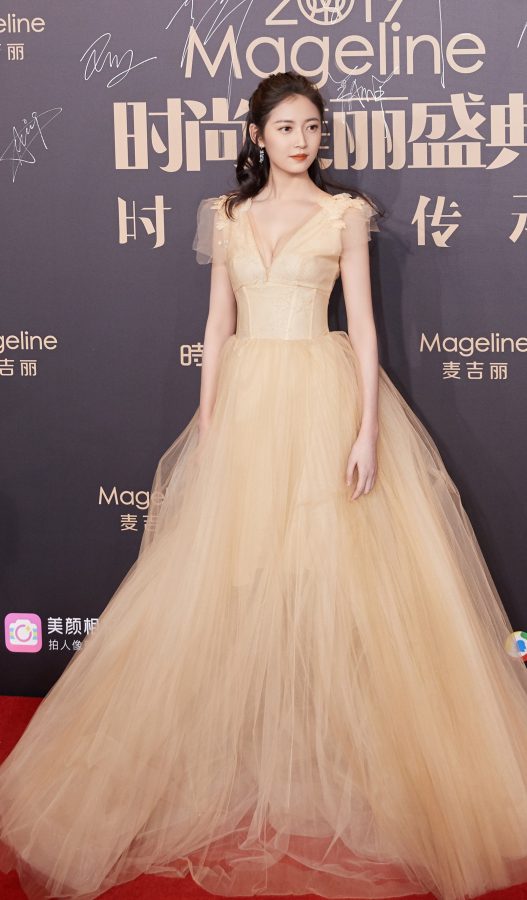 陈钰琪参加时尚美丽盛典穿深V秀美胸(12/12)