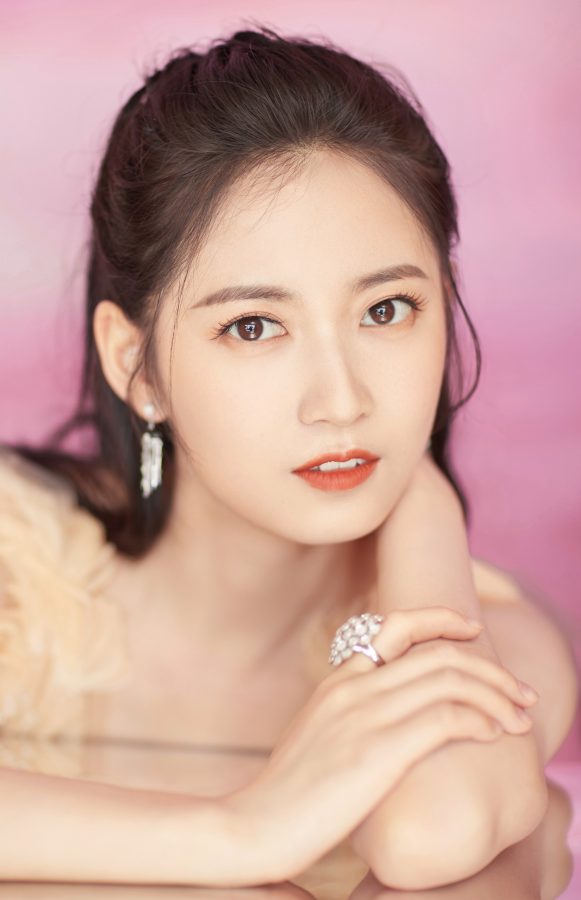陈钰琪参加时尚美丽盛典穿深V秀美胸(4/12)