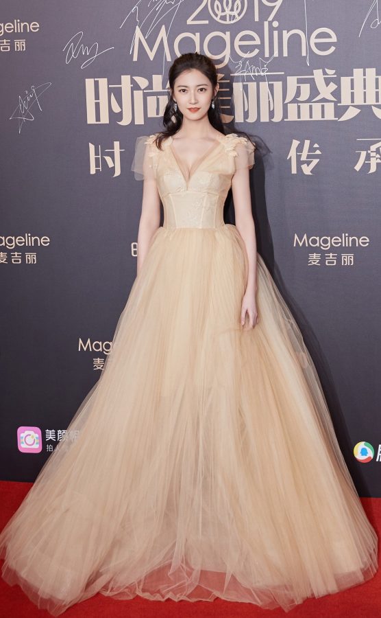 陈钰琪参加时尚美丽盛典穿深V秀美胸(9/12)