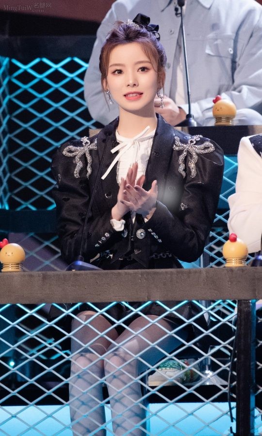 美少女陈卓璇录制《吐槽大会》节目时展现逆天长腿(7/7)