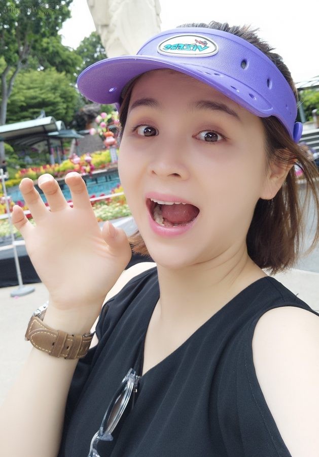 邓莎大白腿穿人字拖手机拍摄主打的就是一个真实(3/3)