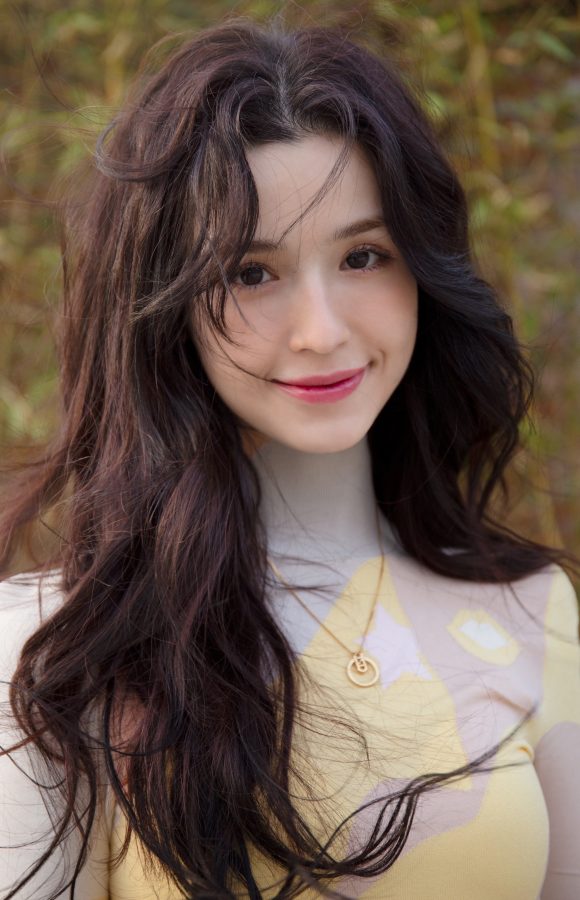 The cute girl with long wavy hair, Hanikezi, has fair legs(5/7)