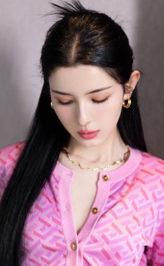 哈妮克孜短裙美腿高跟录制《你好星期六》(6/7)