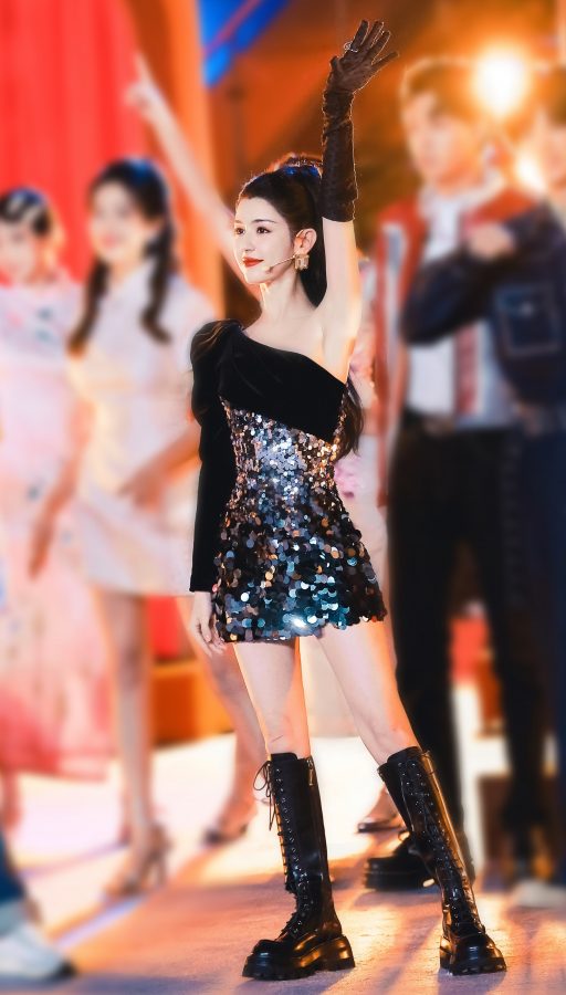 又辣又甜的妹子哈妮克孜穿皮靴翘二郎腿(5/7)