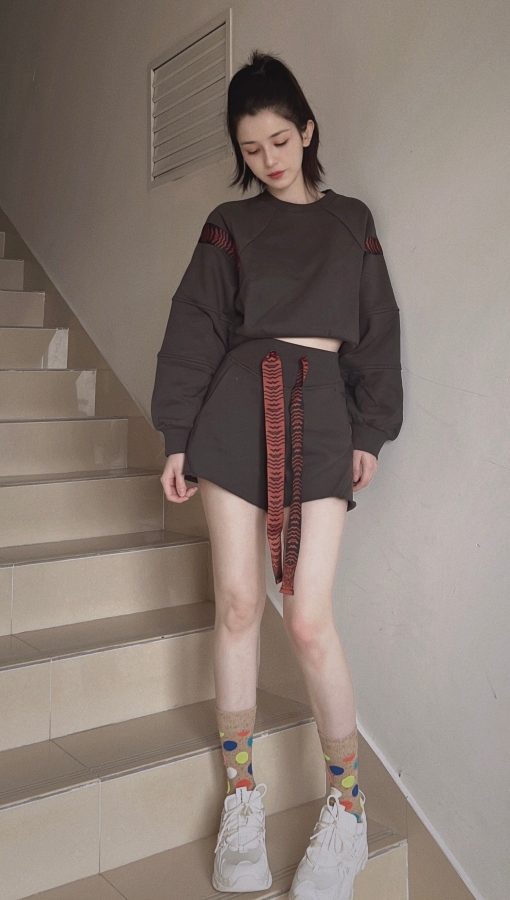 哈妮克孜楼梯美腿图(1/2)