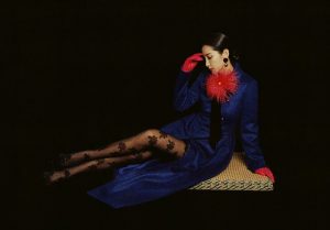 《嘉人》时尚杂志李冰冰穿了花纹纹理黑丝