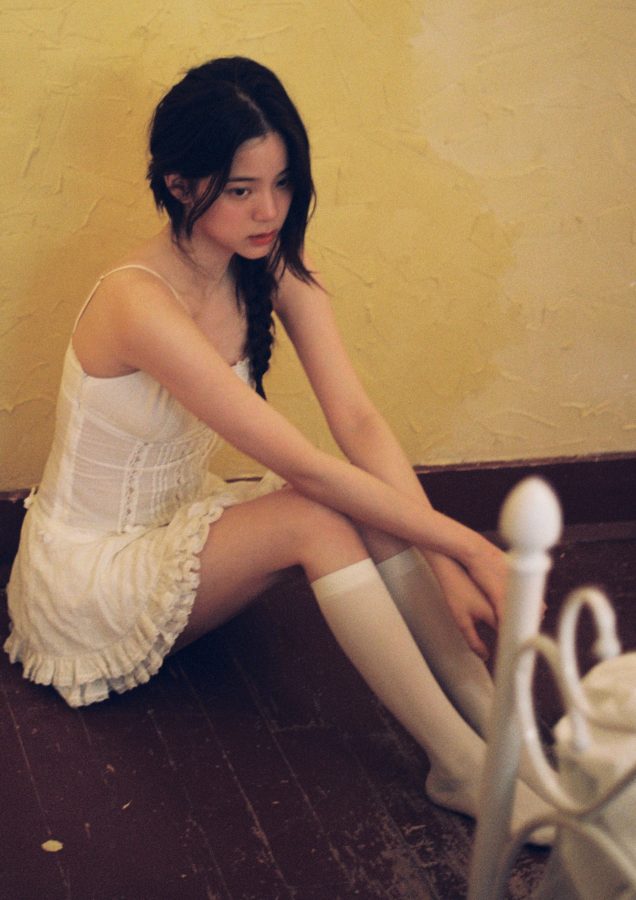 欧阳娜娜短筒白丝袜居家私房写真(1/5)