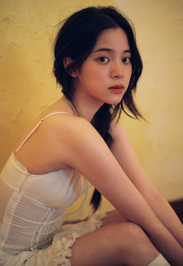 欧阳娜娜短筒白丝袜居家私房写真(3/5)