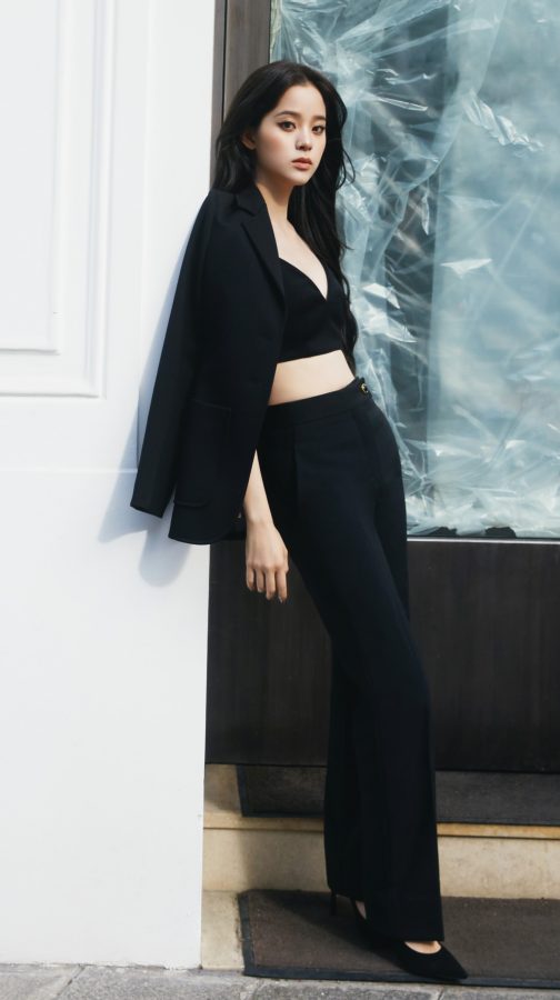 欧阳娜娜穿吊带小背心展示青春曼妙身材(3/6)