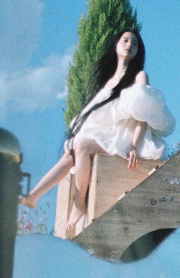欧阳娜娜在户外拍照，白腿玉足美丽动人(6/9)