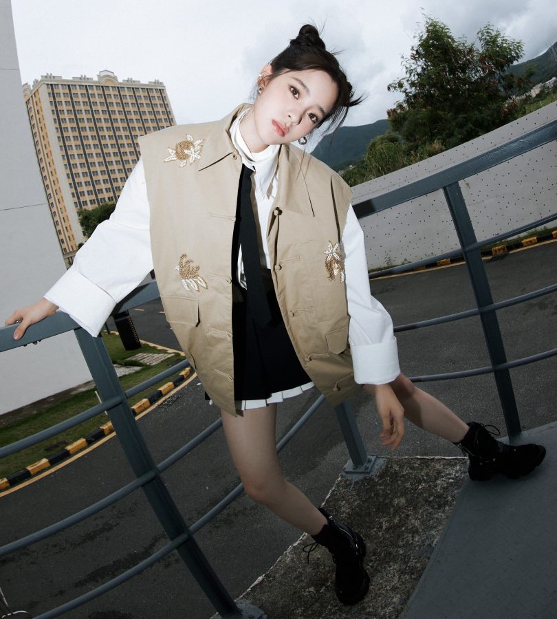 双丸子头小美女欧阳娜娜美腿白皙(5/8)