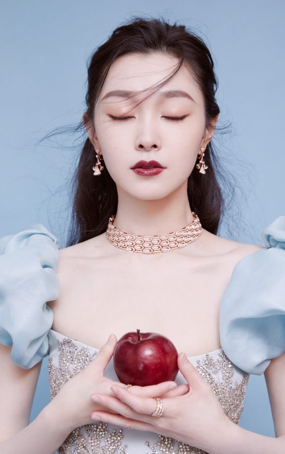 白雪公主宋轶穿低胸裙露出一条白沟(3/10)