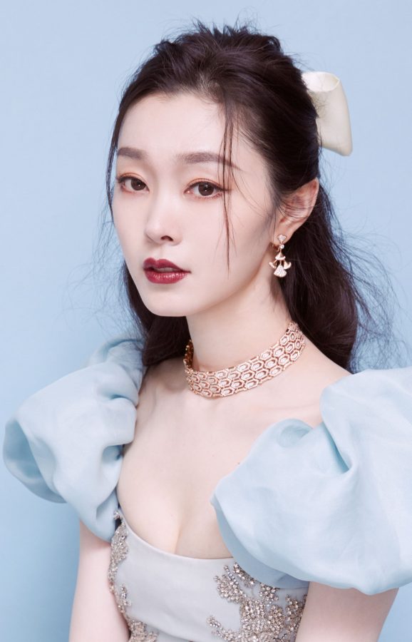 白雪公主宋轶穿低胸裙露出一条白沟(7/10)