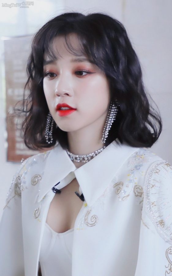 女歌手宋雨琦白皙美腿穿皮靴外出被拍(7/7)