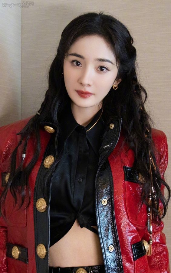 大美女明星杨幂纤细美腿参加录制综艺节目(4/4)