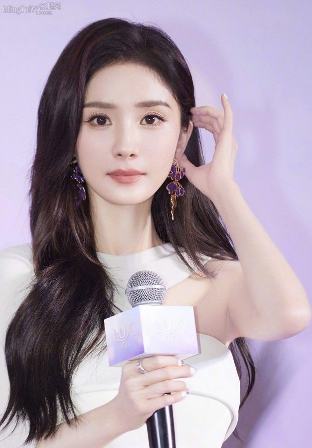 女神杨幂身穿开叉礼服美腿半露(10/10)