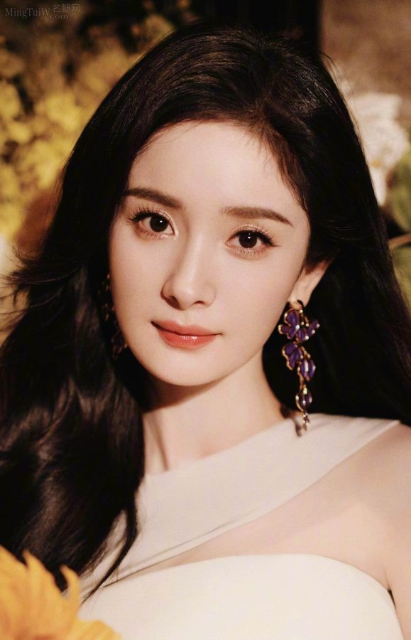 女神杨幂身穿开叉礼服美腿半露(4/10)