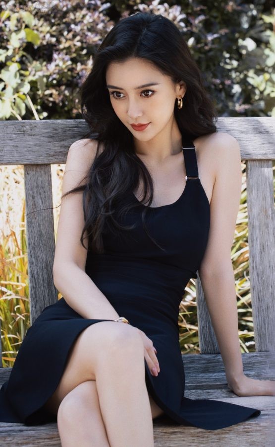 网球美少女Angelababy杨颖穿小黑裙夹腿(2/6)