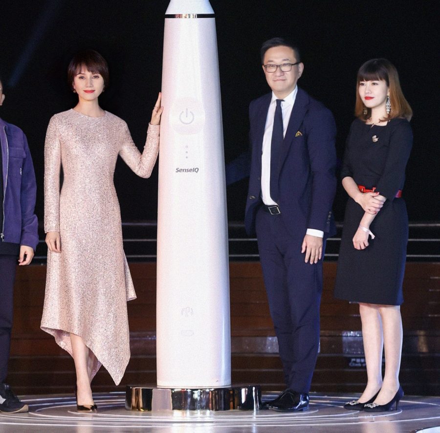 女星袁泉代言飞利浦电动牙刷现场美照(2/2)