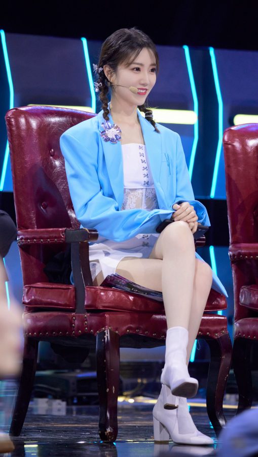 张纯烨穿高跟短靴这腿夹得太舒服(1/6)