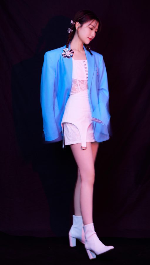 张纯烨穿高跟短靴这腿夹得太舒服(6/6)