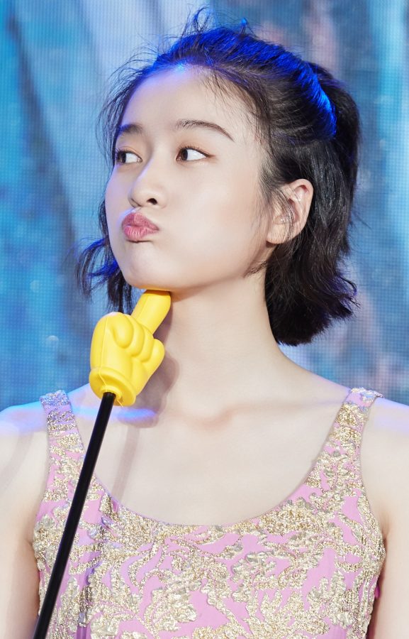 青春美少女张雪迎短裙下纤细的美腿(7/8)