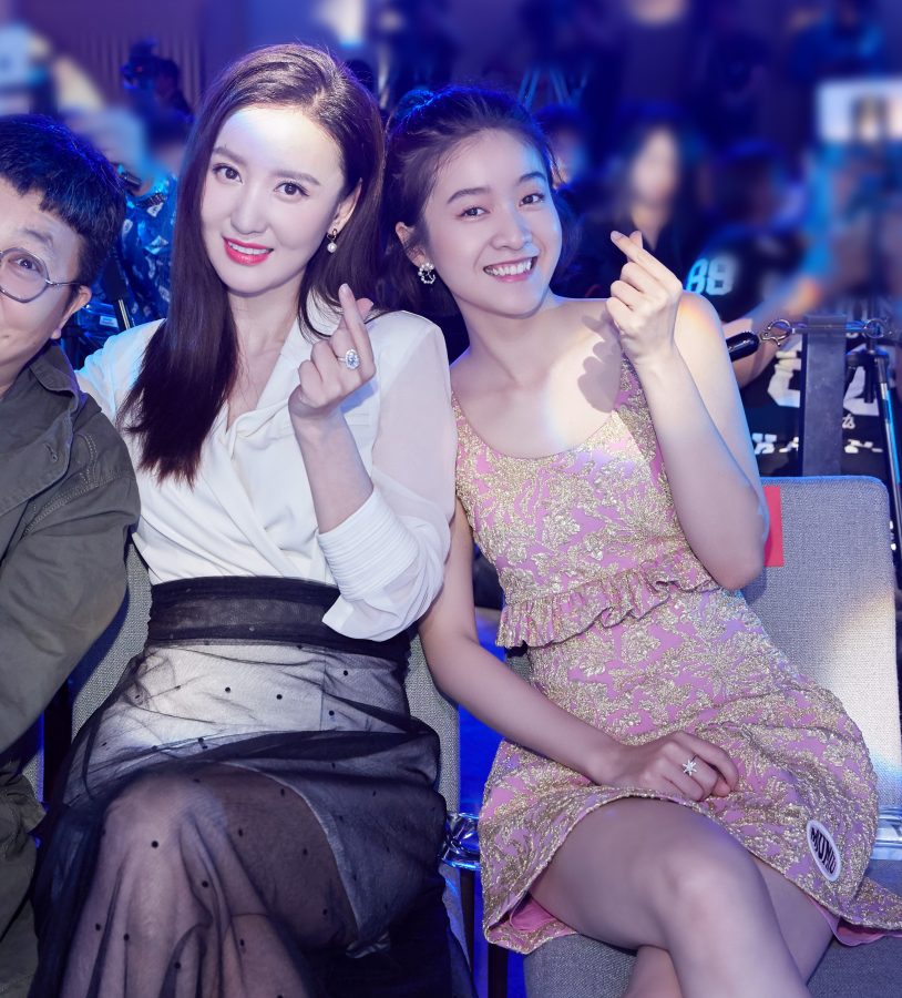 青春美少女张雪迎短裙下纤细的美腿(8/8)
