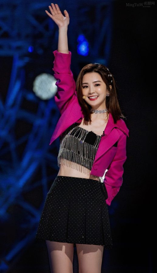 蔡卓妍和姐姐们短裙美腿乘风破浪(5/9)