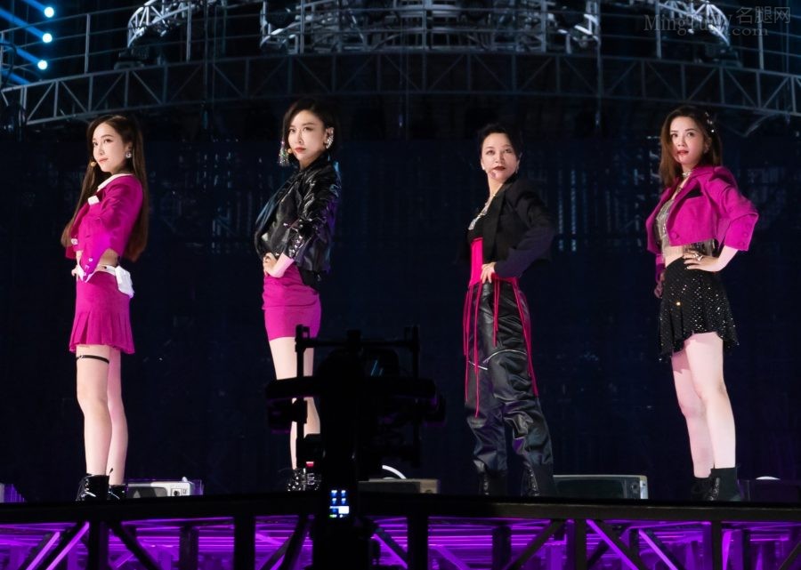 蔡卓妍和姐姐们短裙美腿乘风破浪(9/9)