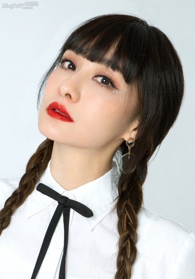美阿姨陈德容双马尾扮嫩秀玉腿(6/6)
