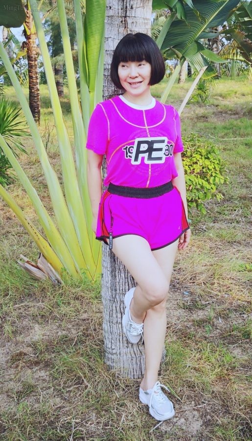 成熟女歌手陈红的白大腿(1/2)