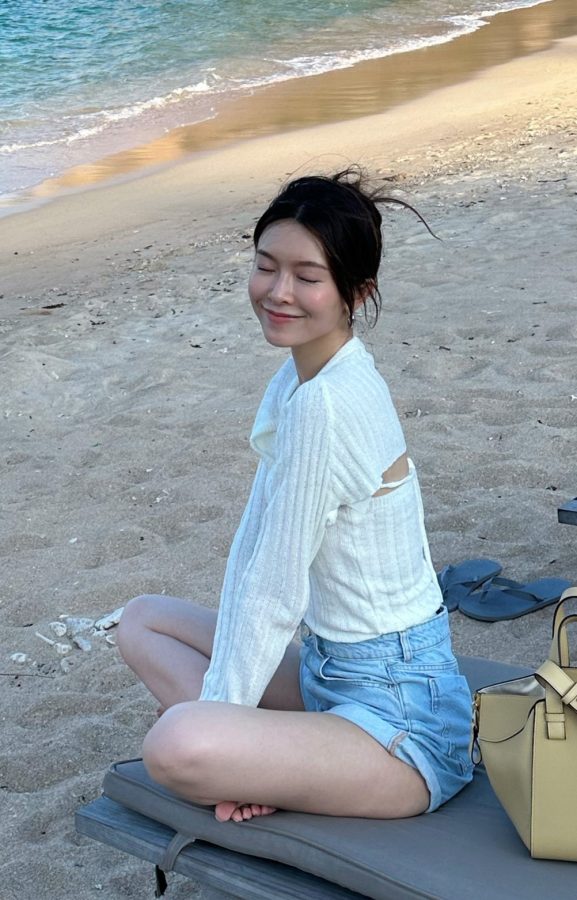 文咏珊牛仔热裤白腿美足旅游照(2/6)