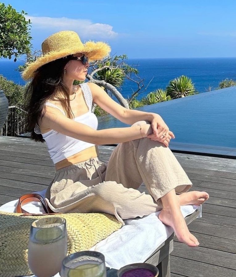 文咏珊牛仔热裤白腿美足旅游照(6/6)