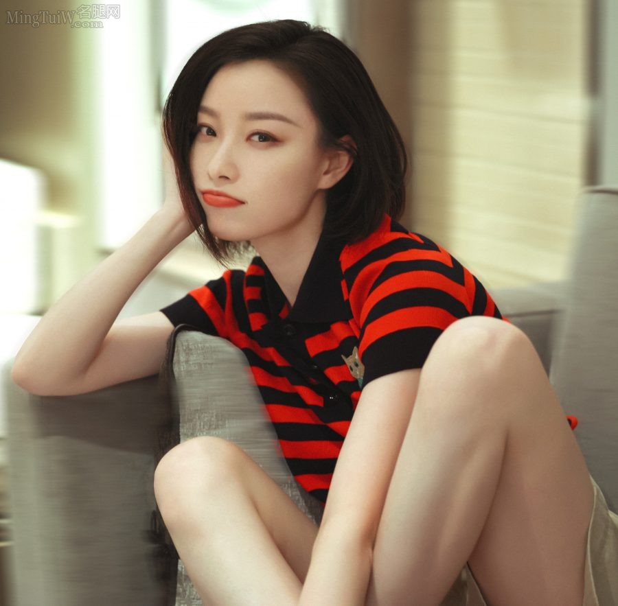 倪妮白腿美颜嘟嘴可爱(2/5)