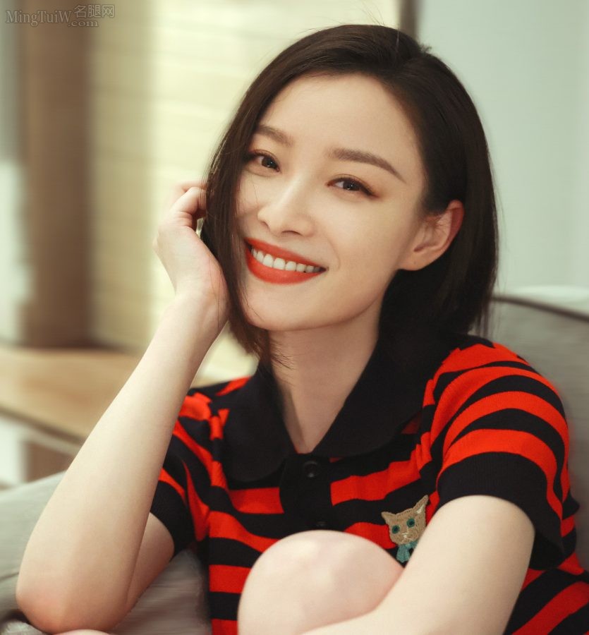 倪妮白腿美颜嘟嘴可爱(3/5)