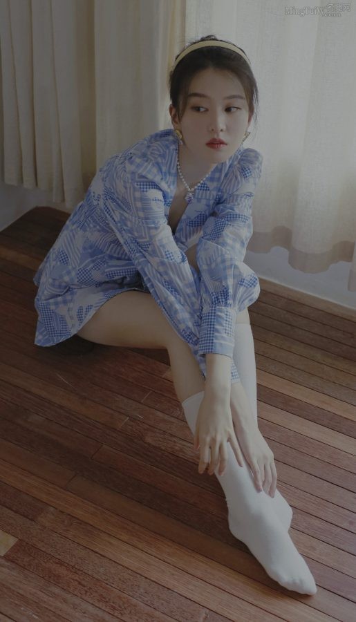 乔欣美腿穿纯白色短筒棉袜清纯勾人(2/2)