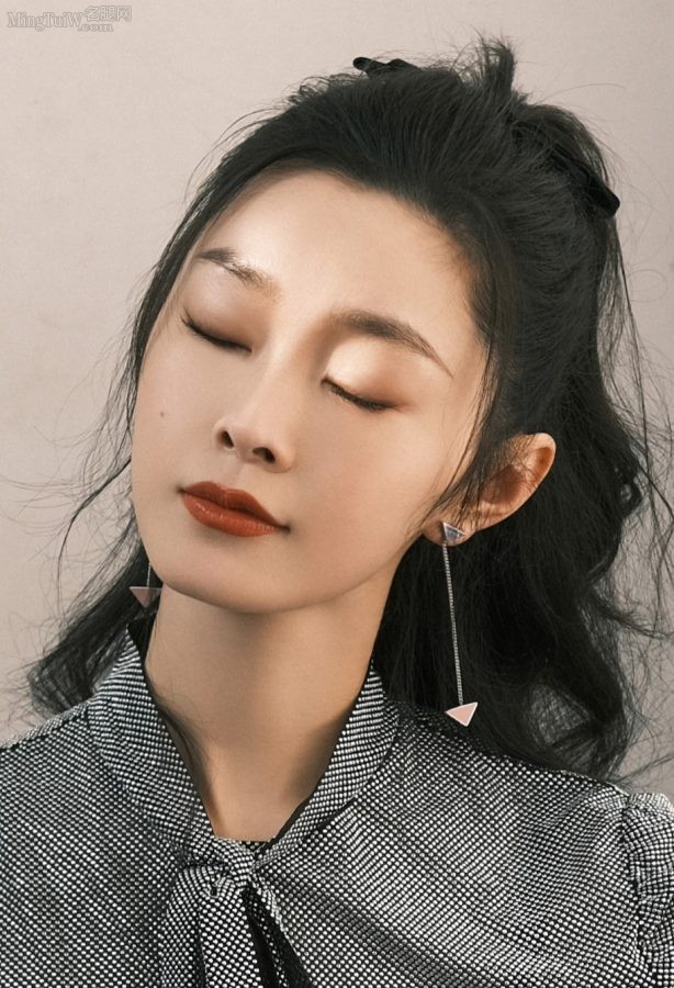 宋轶腿穿条纹黑袜录制《你好星期六》(5/9)