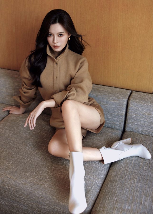 文咏珊美长腿穿高跟短靴飒爽迷人(1/5)