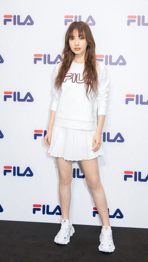 吴昕一身潮流运动风看秀，是活力十足的美少女没错了(1/4)