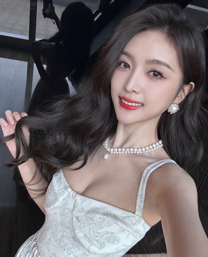 吴宣仪大长腿不穿鞋露美足拍摄写真(10/19)
