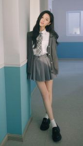 美少女吴宣仪穿百褶裙美腿笔直修长
