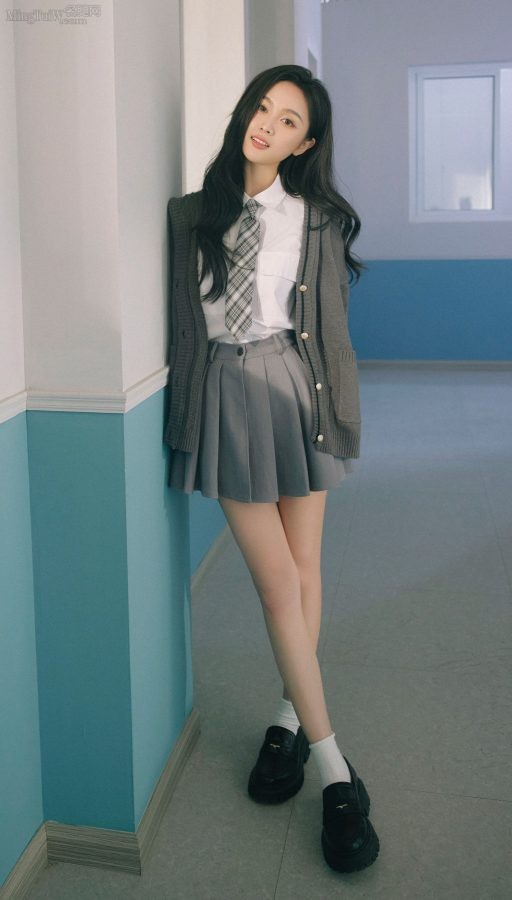美少女吴宣仪穿百褶裙美腿笔直修长(11/12)
