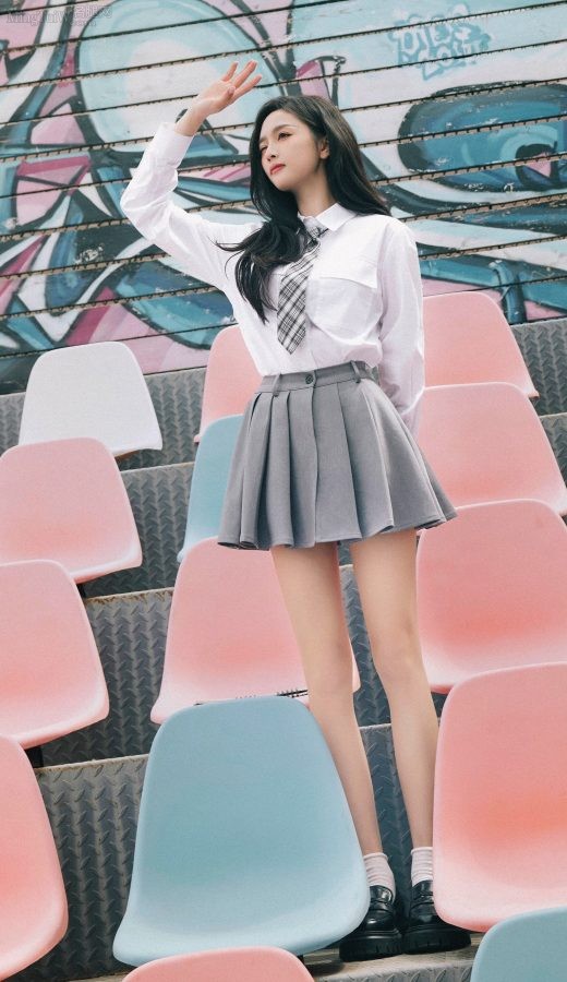 美少女吴宣仪穿百褶裙美腿笔直修长(4/12)