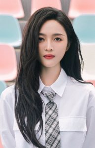 美少女吴宣仪穿百褶裙美腿笔直修长