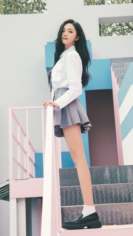 美少女吴宣仪穿百褶裙美腿笔直修长(8/12)