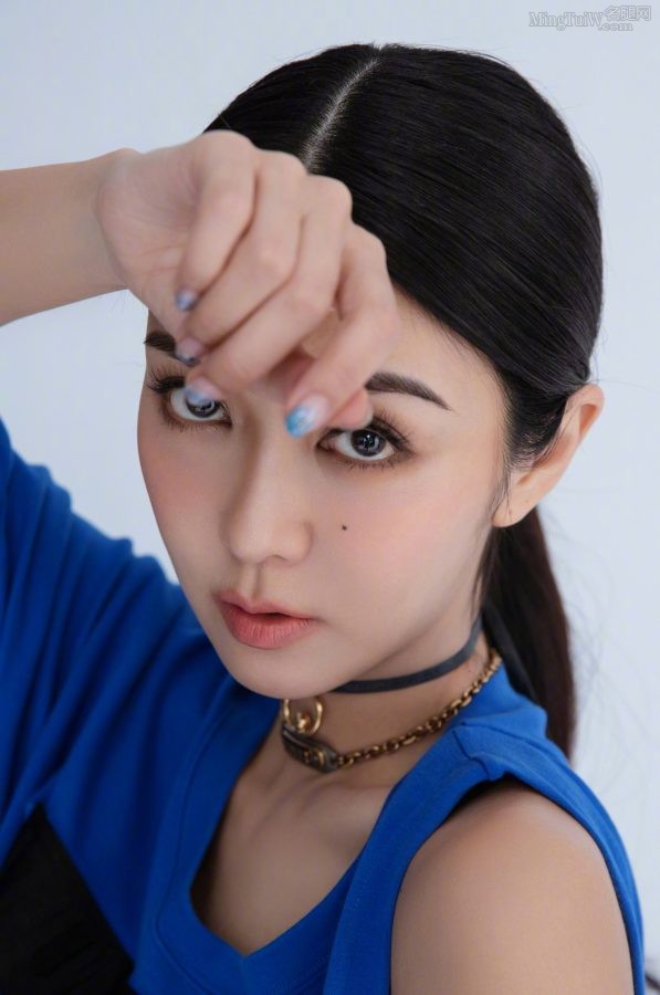 女歌手薛凯琪大长腿穿高跟皮靴(3/3)