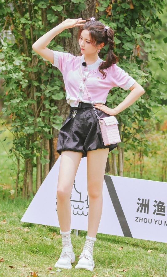 杨超越的这双长白腿真的是yyds(1/6)